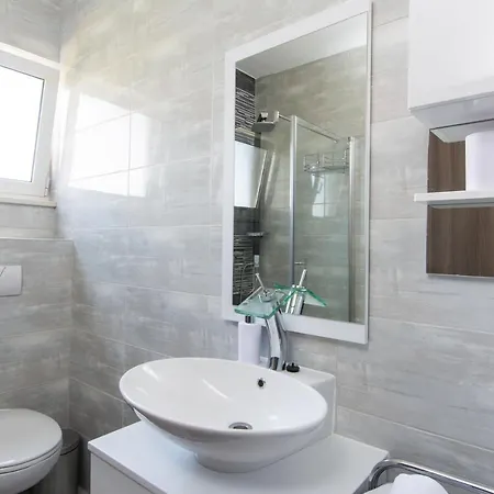 Lux Apartman S Pogledom Na More Trogir Exterior photo