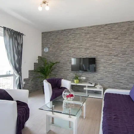 Lux Apartman S Pogledom Na More Trogir Exterior photo