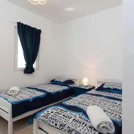 Lux Apartman S Pogledom Na More Trogir Exterior photo