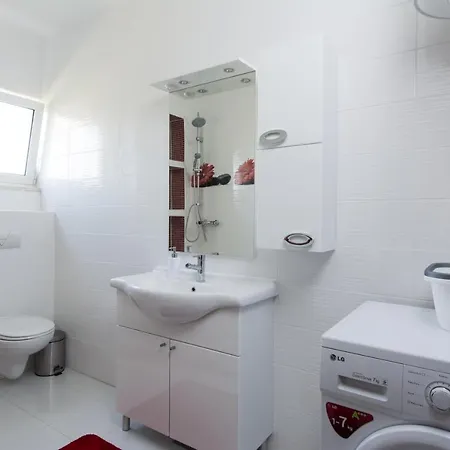 Lux Apartman S Pogledom Na More Trogir Exterior photo