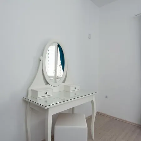 Lux Apartman S Pogledom Na More Trogir Exterior photo